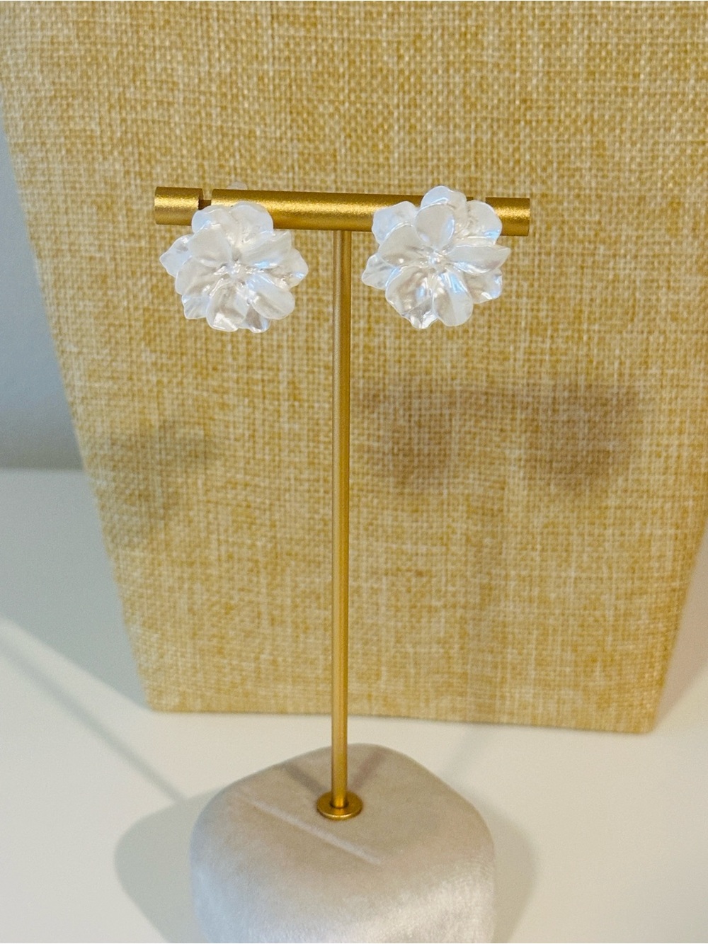 Fashion Jewelry Iridescent Floral Stud Earrings - White